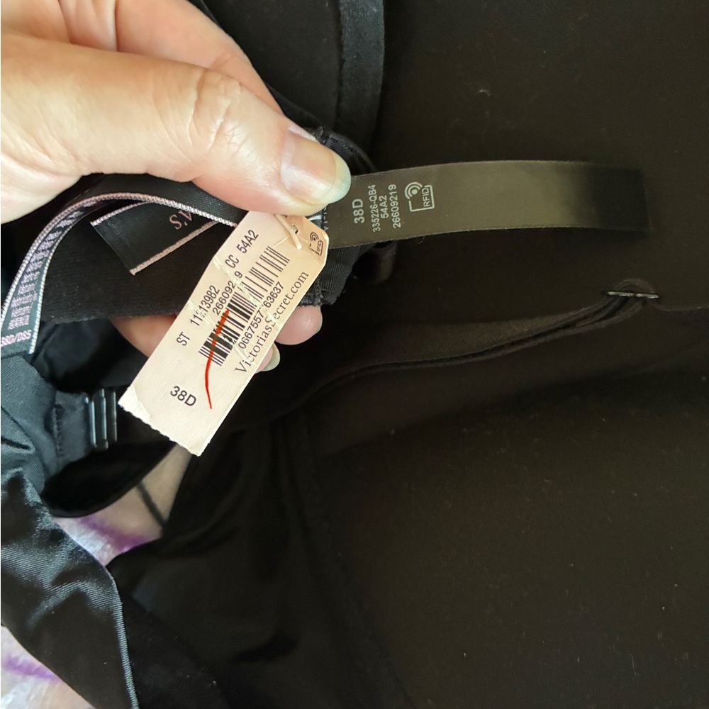 Victoria's Secret Black Bombshell Push-up Bra - Picture 4 of 4